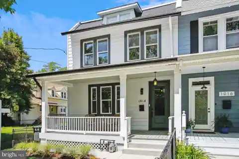 Chic Beauty with Dream Backyard