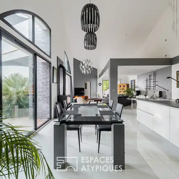 1930S-INSPIRED ARCHITECT-DESIGNED VILLA