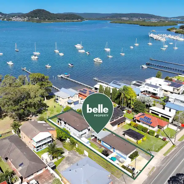 TRULY SPECTACULAR WATER'S EDGE PROPERTY