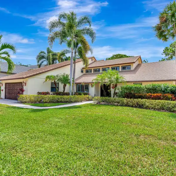 GOLF LOVER’S PARADISE WITH NEWLY PAVED DRIVEWAY & SECURITY SYSTEM