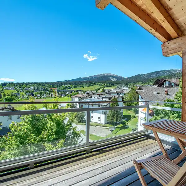 FLIMS: PANORAMIC VIEWS AND AN ADAPTABLE ARRANGEMENT IN A SUNNY LOCATION