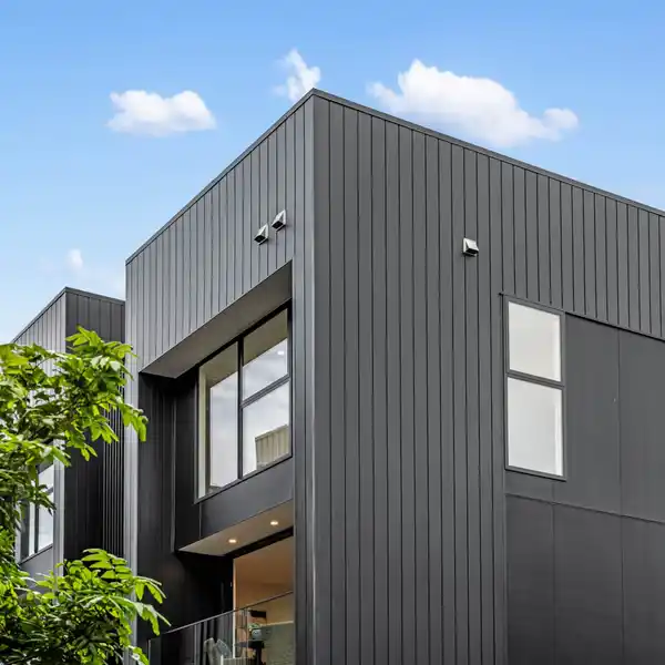 BOUTIQUE TOWNHOME WITH DOUBLE GARAGE