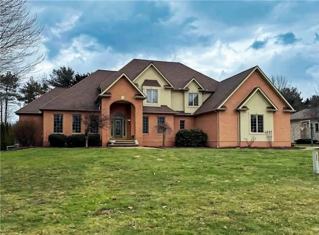 Remarkable Six-bedroom Estate