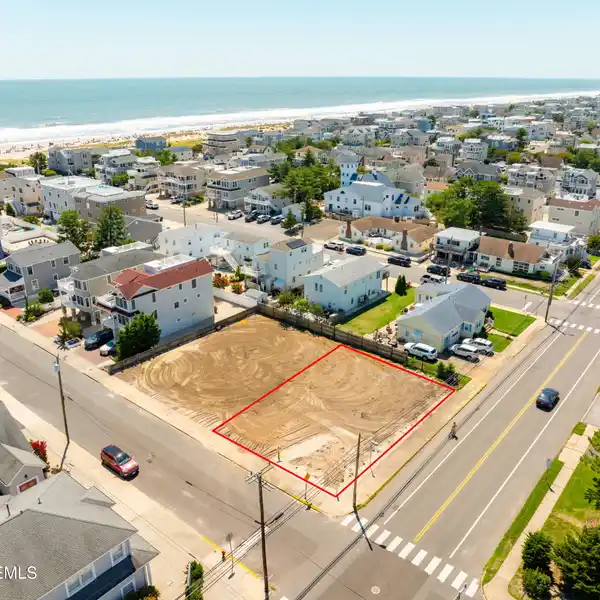 AMAZING OCEAN BLOCK LOT