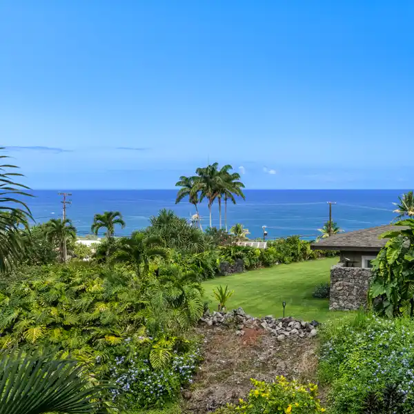 EXCEPTIONAL RESIDENCE IN KEALAKEKUA BAY ESTATES