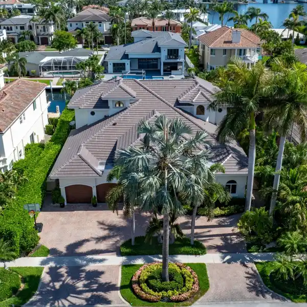 DEEPWATER ESTATE IN THE DESIRABLE LAKE ROGERS COMMUNITY