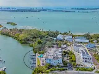 Exceptional Waterfront Residence in Hudson Crossing