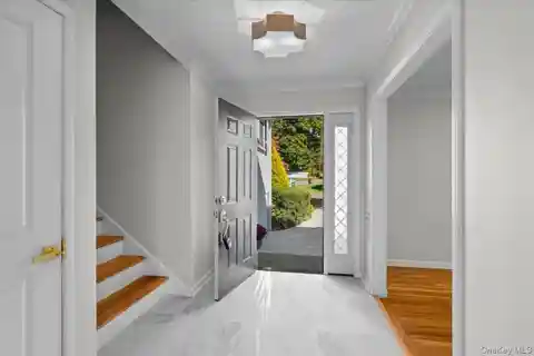 Fully Reimagined Residence in the Heart of Elmsmere Estates