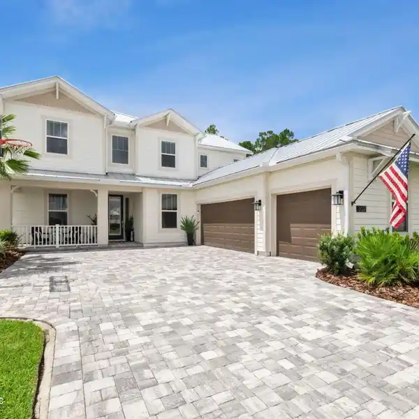 RESORT-STYLE LIVING WITH CRYSTAL LAGOON ACCESS