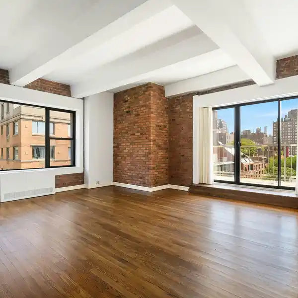EXPANSIVE AND FLEXIBLE WEST VILLAGE LOFT