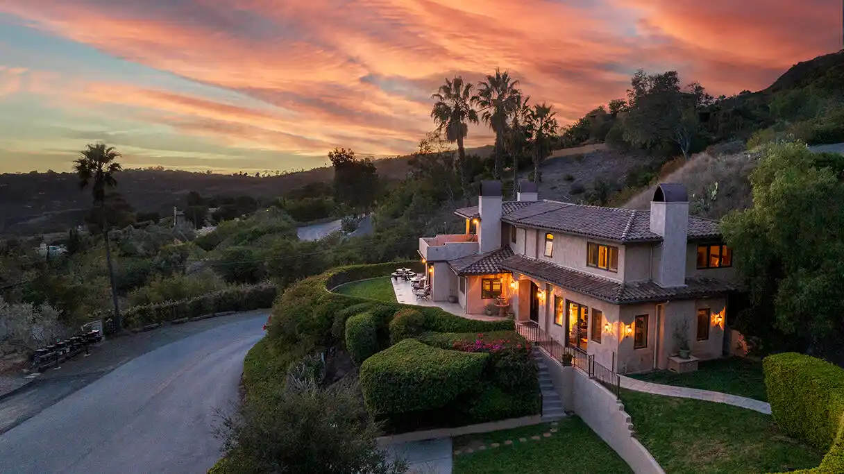 Serene Sanctuary with Sweeping Panoramic Views