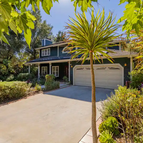 PEACEFUL HOME WITH TRANQUIL OUTDOOR RETREAT