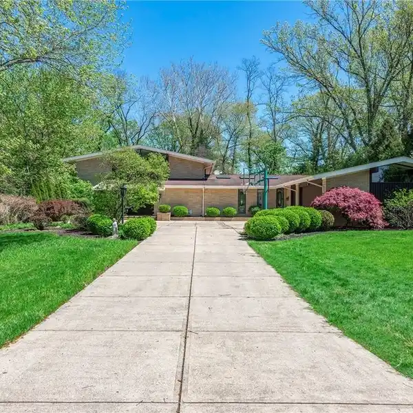 BEAUTIFULLY DESIGNED MID-CENTURY MODERN HOME