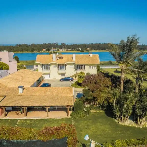 CLASSIC VILLA OFFERING SPACE, WELLNESS AND ELEGANCE