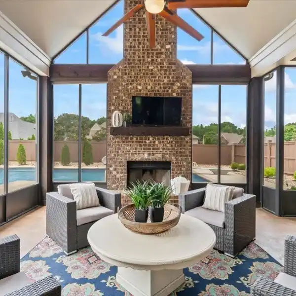 THE PERFECT MIX OF LUXURY AND COMFORT
