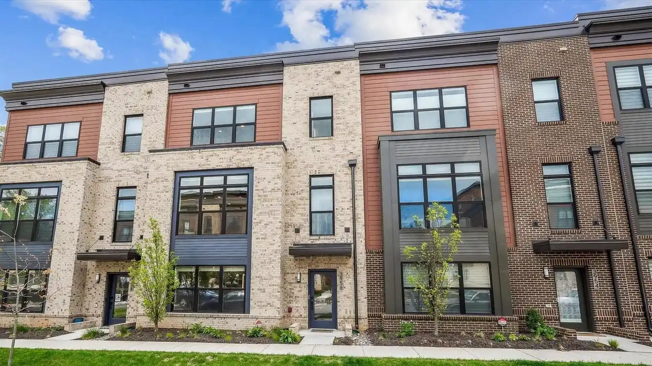 Elegant Townhome Overlooking Woodmont Country Club