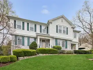 Classic 1918 Hilltop Beauty