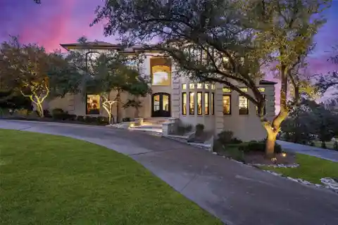 Exceptional Home in Rob Roy