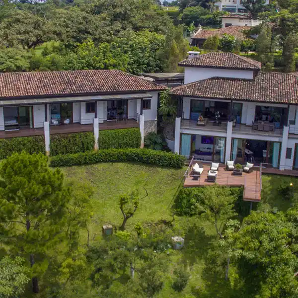 WARM CONTEMPORARY GEM NESTLED IN THE MOUNTAINS OF ESCAZú