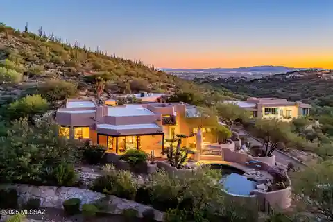 Exceptional Residence in the Prestigious Alta Vista Community