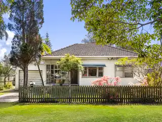 Original Cottage in the Heart of North Manly