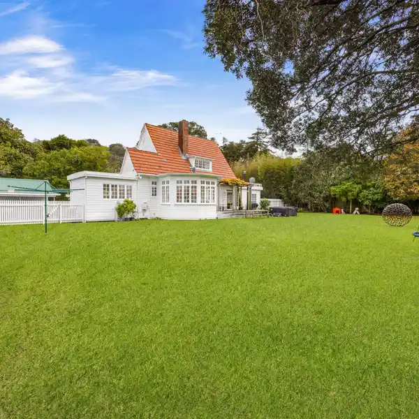 GRACIOUS RESIDENCE WITH HUGE POTENTIAL