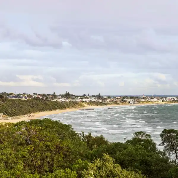 IMPOSING ARCHITECT DESIGNED BEACHFRONT ENTERTAINER