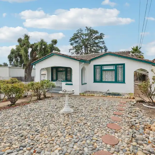 SPANISH RANCH ON RARE DOWNTOWN SUNOL LOT