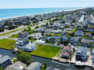 Canal-front Coastal Retreat