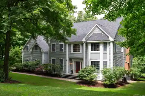 Pristine Gem in South Glastonbury