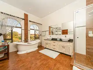 Luxurious Family Home with Flatlet in Eagle Canyon Golf Estate