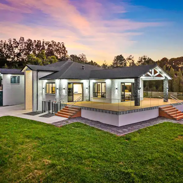 EXTRAORDINARY PROPERTY IN THE HEART OF WHITFORD