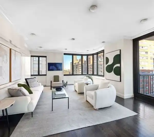 WOW DUPLEX CONDO ON EAST END AVENUE
