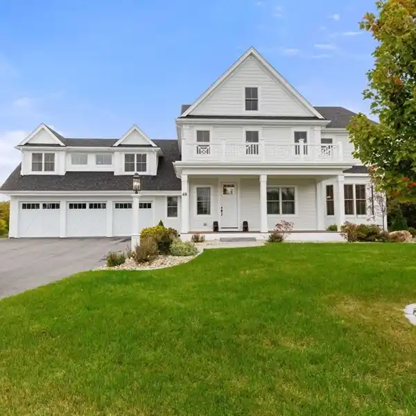 SOPHISTICATED ESTATE WITH SCENIC PRIVACY