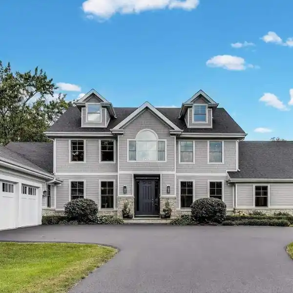 REMARKABLY SOPHISTICATED AND LUXURIOUS HOME