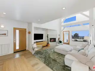 Private Malibu Retreat in the Hills of El Nido