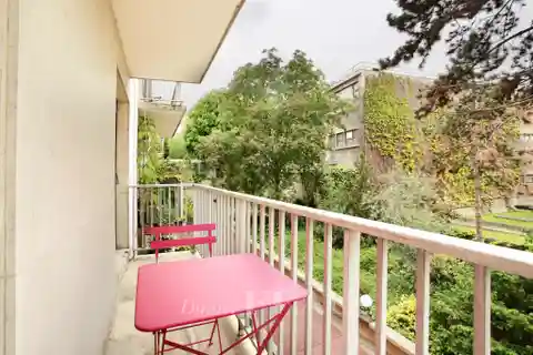 Floor-through Apartment in a Newer Building