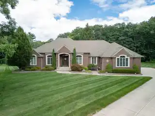 Privacy and Convenience on a Quiet Cul-De-Sac