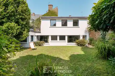 Fully Renovated Townhouse Steps from the Market Square