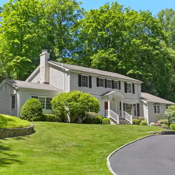ELEGANT COLONIAL WITH LUSH YARD