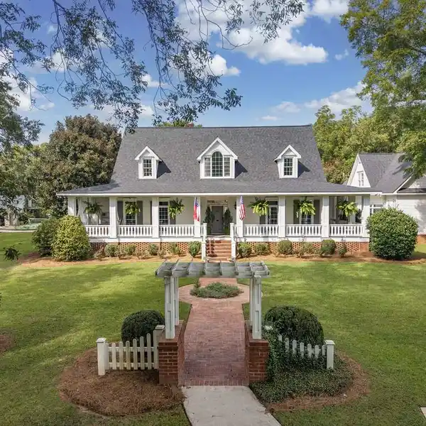 PRIVATE FARM OASIS ON 12 ACRES