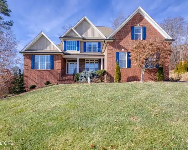 GORGEOUS HOME WITH STUNNING MOUNTAIN VIEWS