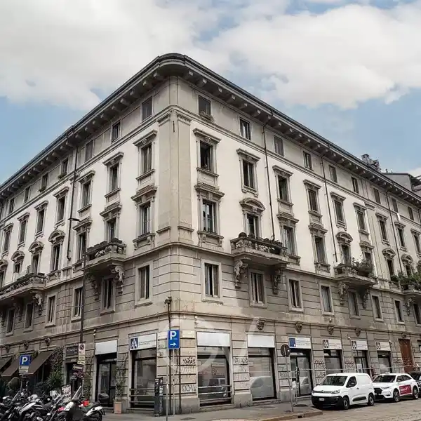 ELEGANT AND SPACIOUS RESIDENCE