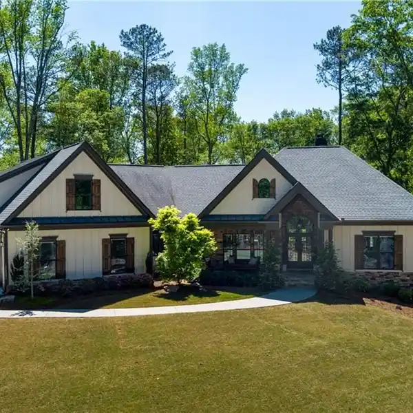 EXQUISITE MODERN FARMHOUSE