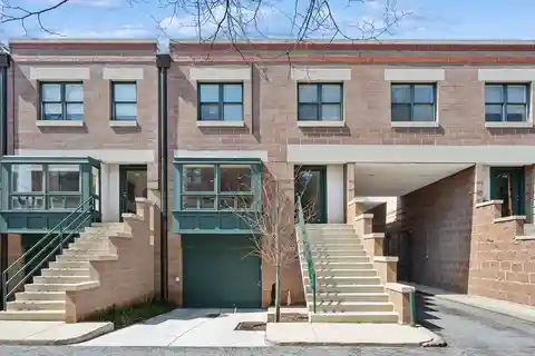 Tranquil Townhouse in the Heart of Lincoln Park
