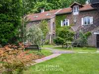 MAGNIFICENT COMPLETELY RENOVATED 1830 FARMHOUSE