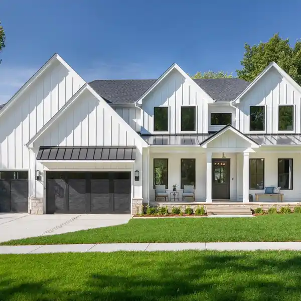 STUNNING MODERN FARMHOUSE NEAR DOWNTOWN NAPERVILLE