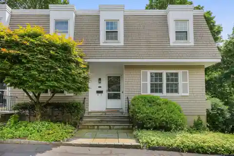 Fabulous End-Unit Townhouse in Prime Location