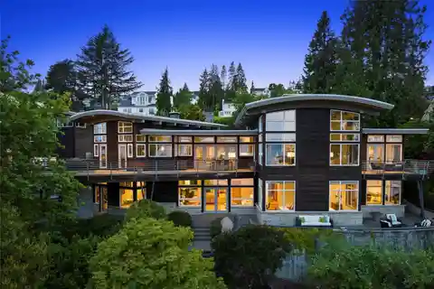 Exceptional Signature Laurelhurst Waterfront Estate