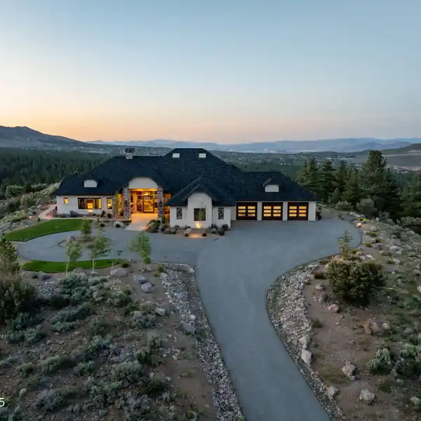 SINGULAR MOUNTAINTOP ESTATE